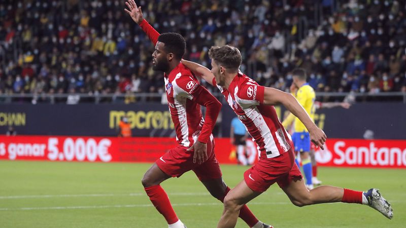 El Atlético reduce al Cádiz con una convincente goleada en el Nuevo Mirandilla
