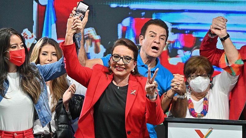 La candidata de la izquierda, Xiomara Castro, se proclama ganadora en las elecciones en Honduras