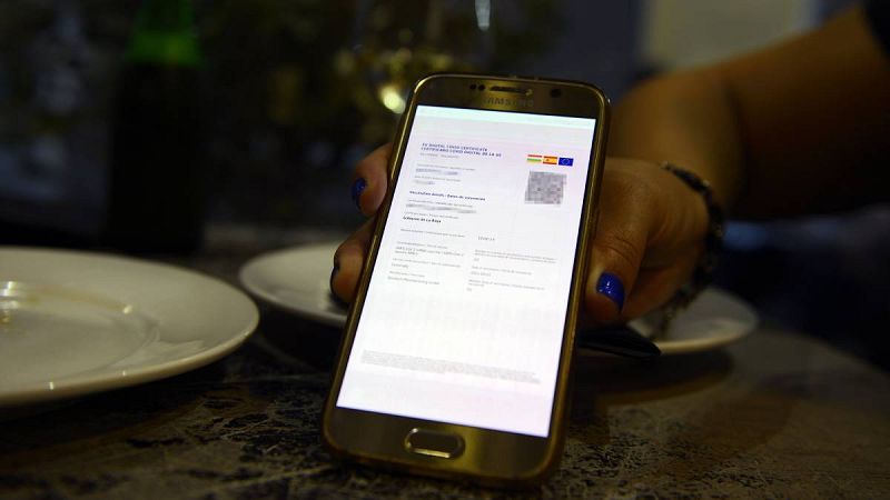 Cataluña reactivará el pasaporte COVID el viernes tras el colapso informático
