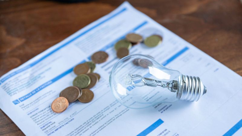 Noviembre termina con la segunda factura de la luz más cara de la historia: 115 euros de media