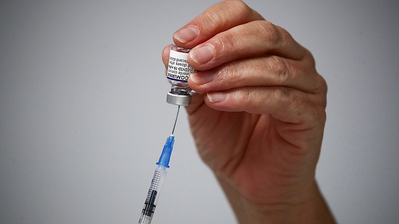 EE.UU. pide a la población ponerse una dosis de refuerzo de la vacuna del coronavirus ante la variante ómicron