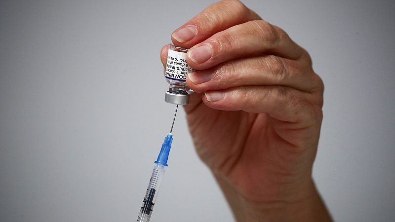 EE.UU. pide a la población ponerse una dosis de refuerzo de la vacuna del coronavirus ante la variante ómicron