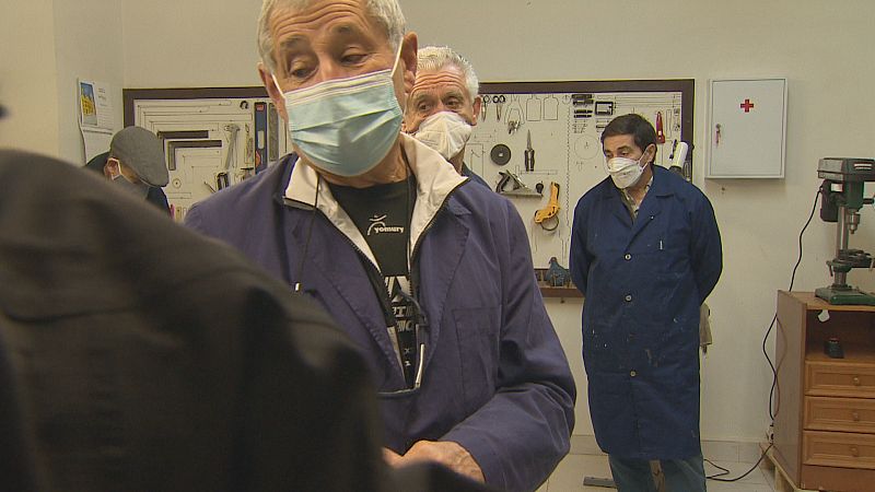 Asociación "El Taller": jubilados de Pamplona que trabajan para otros jubilados o personas necesitadas