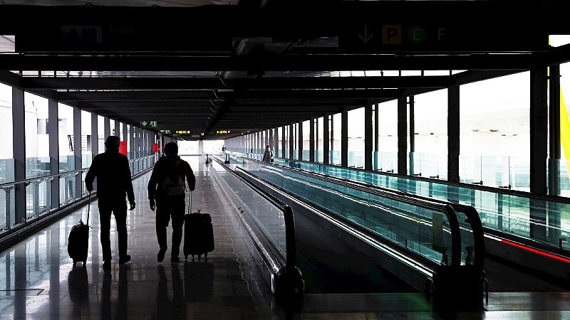 España restringe la llegada de vuelos desde el sur de África a partir del jueves