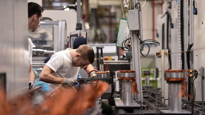 La OCDE recorta el crecimiento de España hasta el 4,5 % este año, por debajo de la media europea