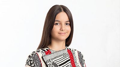 Anna Gjebrea representa a Albania con "Stand by you" en Eurovisin Junior 2021