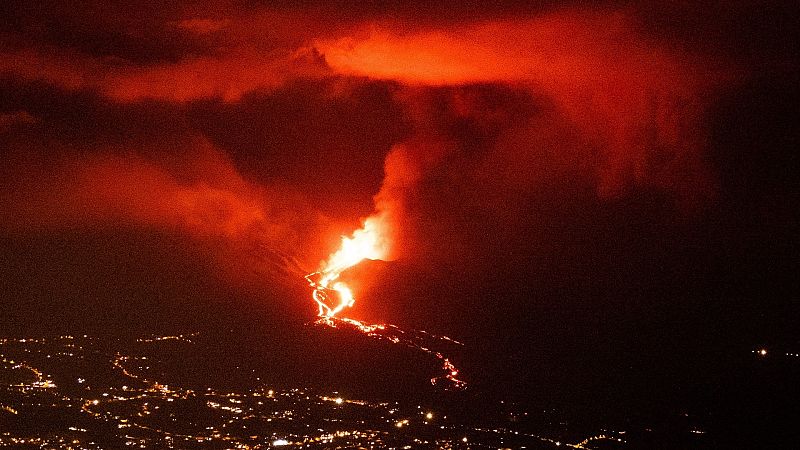 La sismicidad en torno al volcán de La Palma sigue creciendo con récord de terremotos diarios