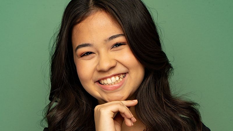 Ayana representa a los Países Bajos con "Mata Sugu Ao Ne" en Eurovisión Junior 2021