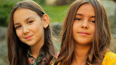Jovana & Dunja representan a Serbia con "Oci Deteta" en Eurovisin Junior 2021