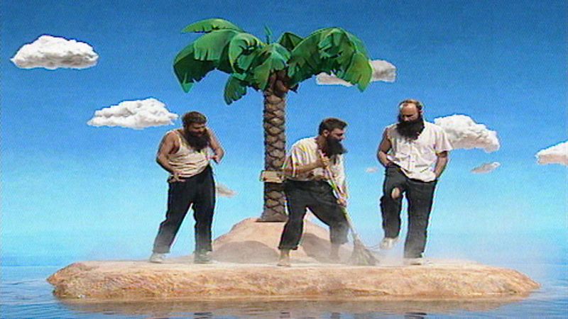 'Cómo nos reímos' recuerda a los náufragos de Tricicle en 'Chooof!'