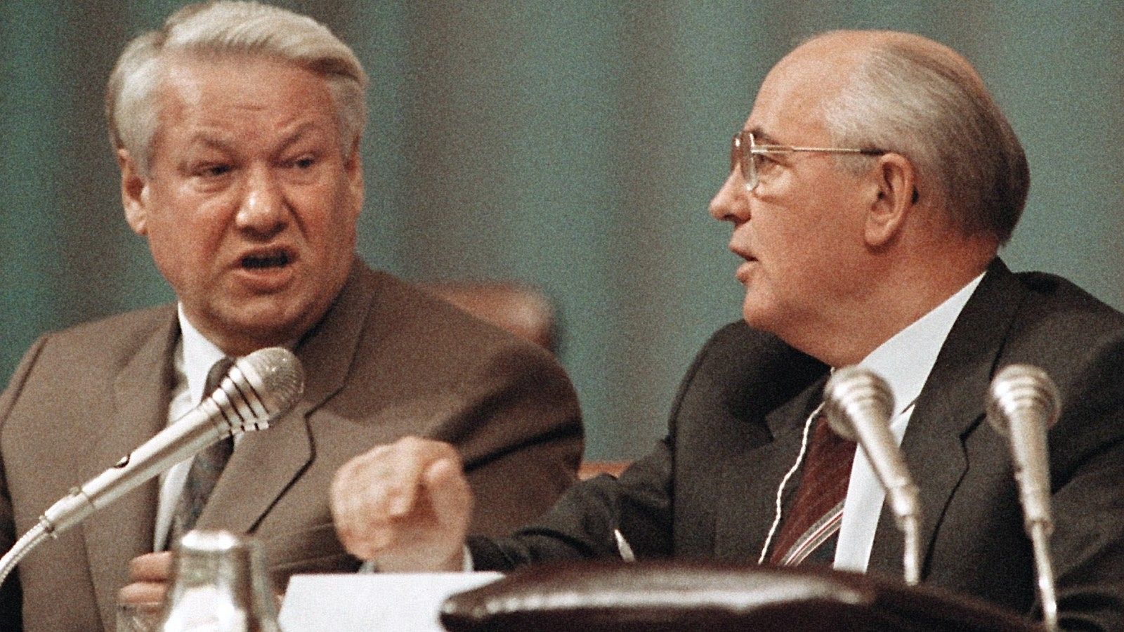 El camino hacia la disolución de la URSS: de la Perestroika de Gorbachov a las revueltas de las repúblicas socialistas