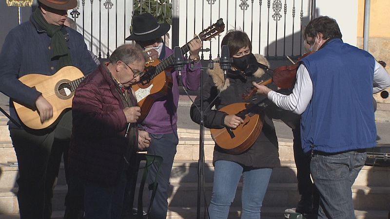 Los auroros continúan tocando música cuatro siglos después