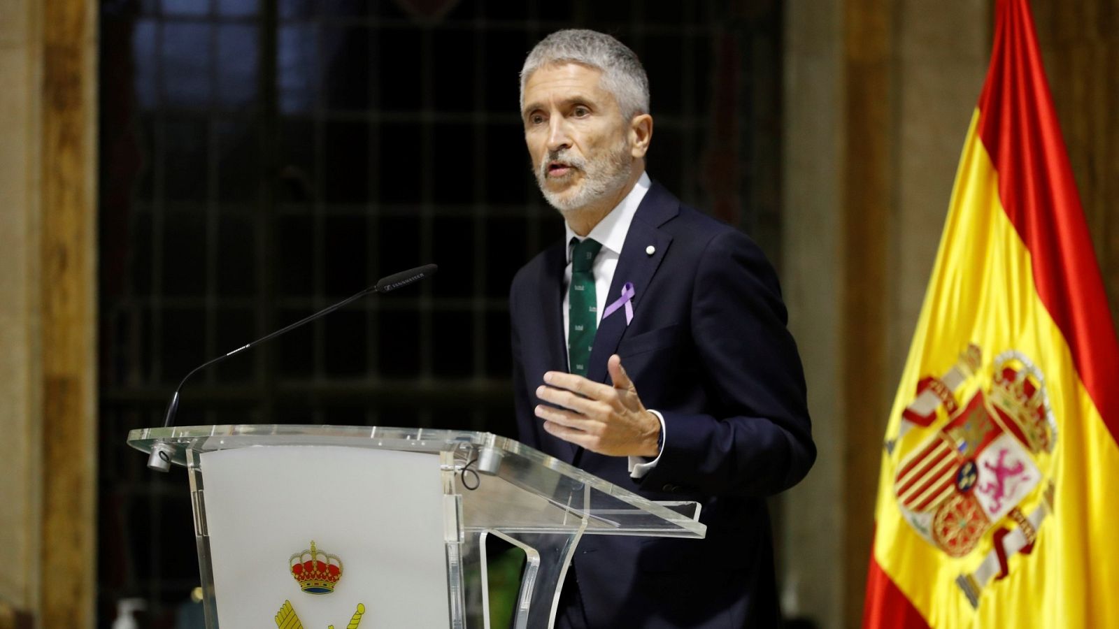 Marlaska dice que se investigarán las amenazas a la familia que defendía el 25% de educación en castellano para su hijo