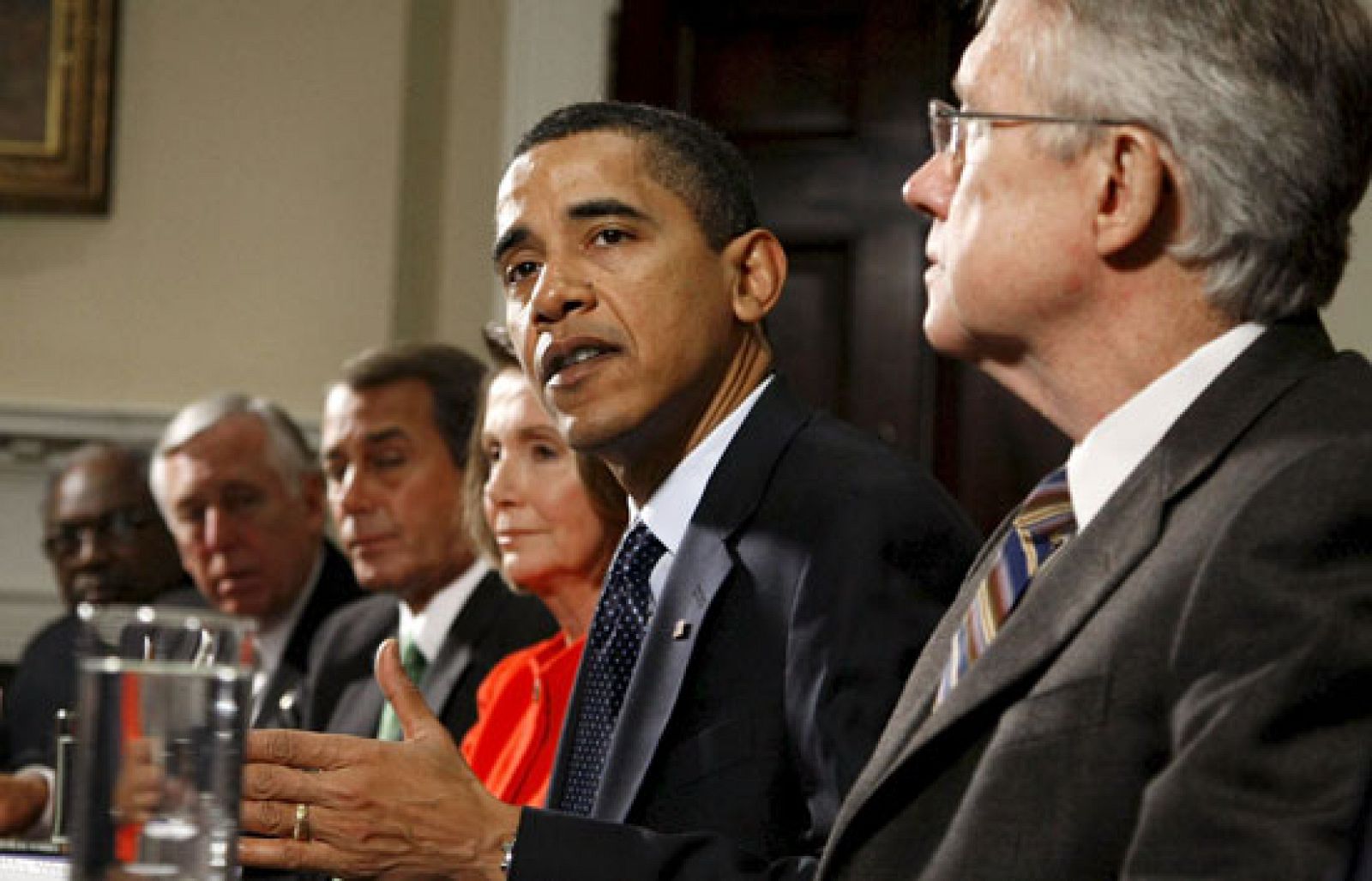 Barack Obama pide al Congreso y al Senado que aprueben en febrero su multimillonario plan de estímulo económico | Ver