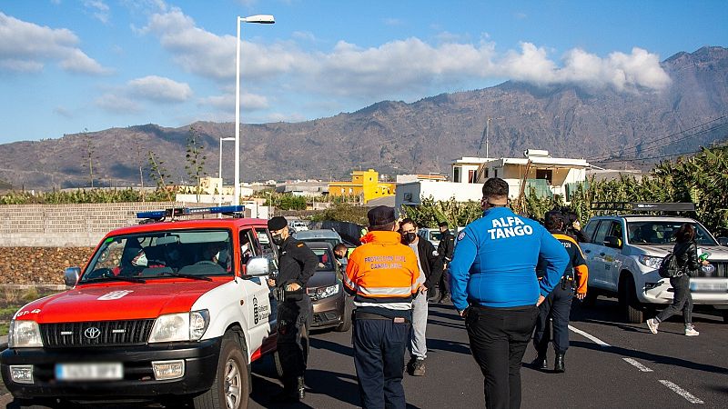El volcán de La Palma pierde actividad y permite que 30 familias vuelvan a sus casas dos meses después