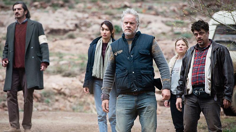 El caos de la acción humanitaria, la visión de Fernando León de Aranoa en 'Un día perfecto'
