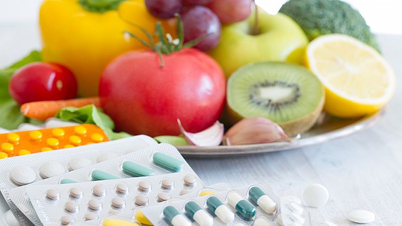 ¿Por qué algunos medicamentos deben tomarse con las comidas?