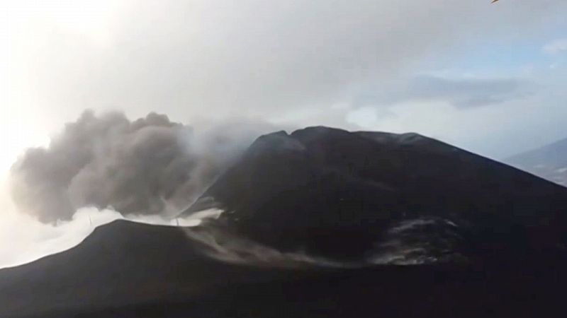 La erupción del volcán, "en camino descendente" con la acumulación de gases como principal problema