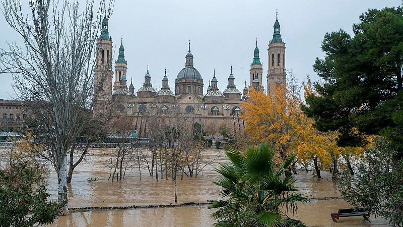 La crecida del río Ebro llega a Zaragoza tras las graves inundaciones a su paso por Navarra