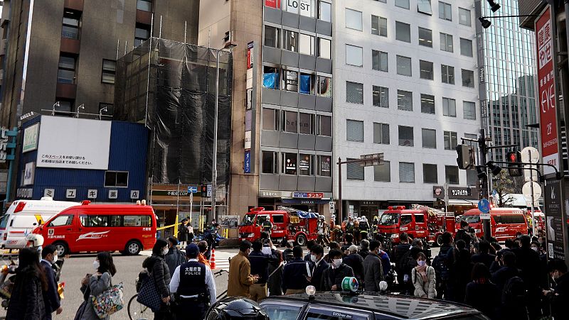 Al menos 19 muertos por un incendio en un edificio de Osaka supuestamente intencionado