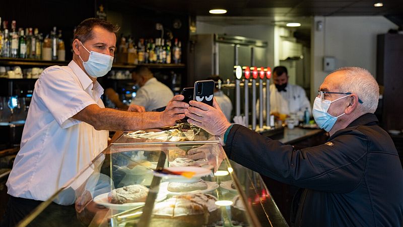 La Justicia avala el uso del pasaporte COVID en Andalucía para la hostelería y los locales de ocio