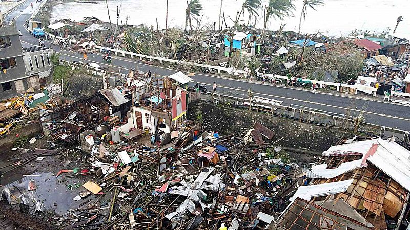 Decenas de muertos y más de 328.000 desplazados por el tifón Rai en Filipinas