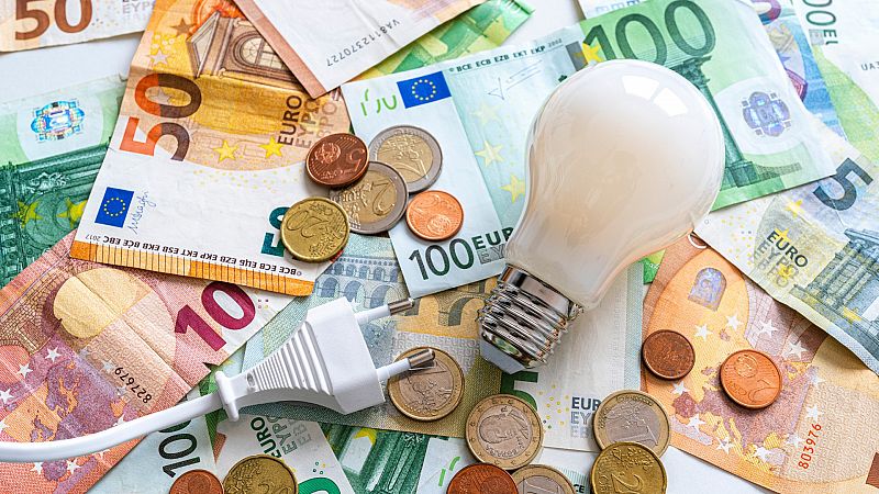 El precio de la luz sigue disparado, registra un nuevo récord este lunes de 339,84 euros/MWh