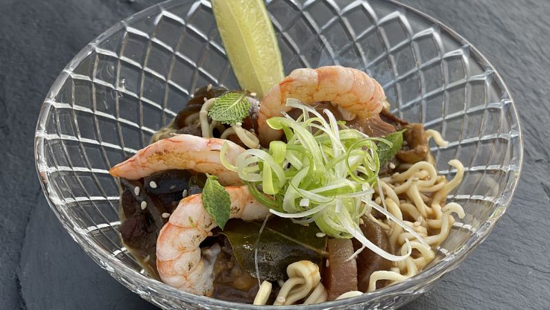 Receta de noodles de mar y montaa con salsa teriyaki