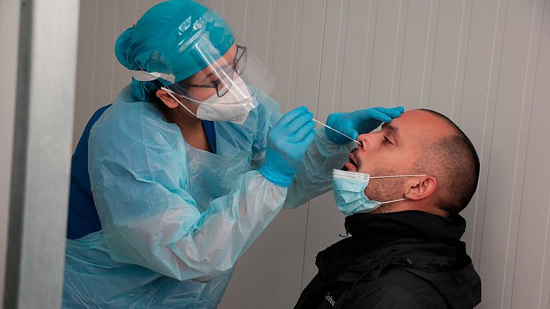 ¿Qué hago si soy contacto estrecho? ¿Debo hacer cuarentena? ¿Y si doy positivo en un test de farmacia?