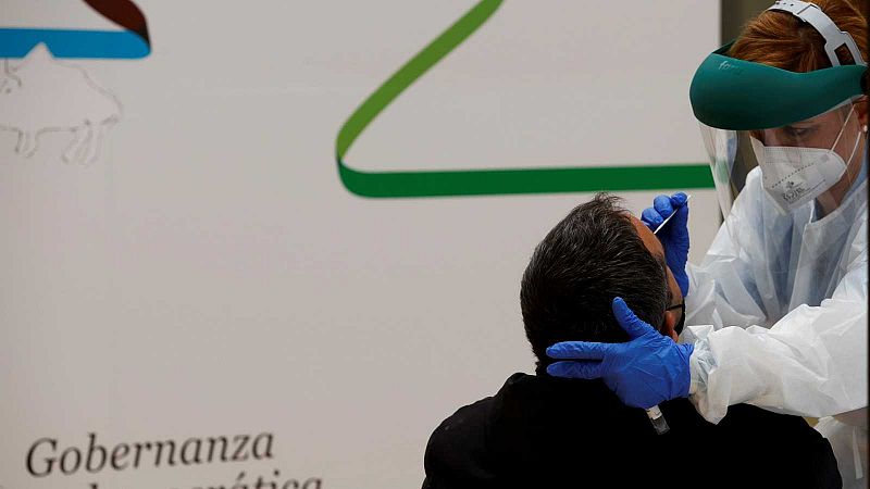 España roza los 700 casos por 100.000 habitantes y bate récord de contagios diarios de toda la pandemia