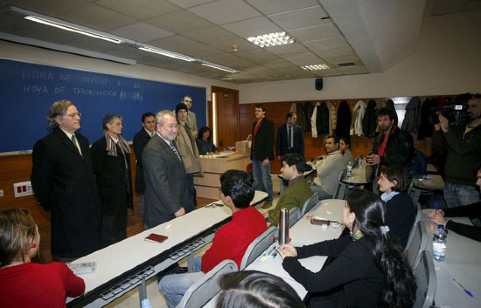 22.000 aspìrantes se presentan a los exámenes de MIR | Ver