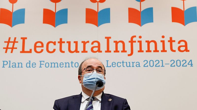 Cultura lanza el plan 'Lectura infinita' para animar a leer al 30% de españoles que nunca lo hacen