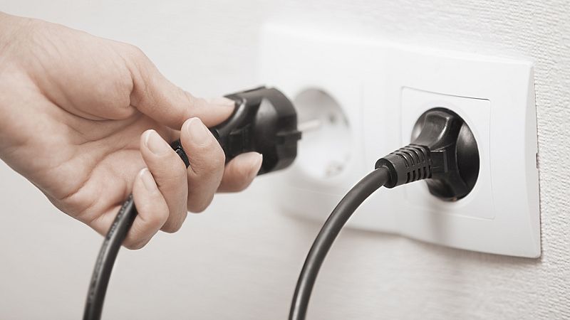 La luz se desploma un 27% y se paga en Navidad a 226,43 euros/MWh