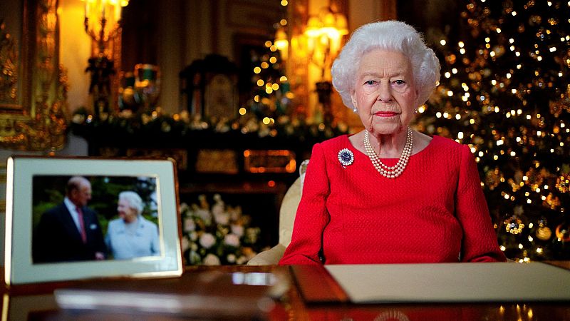 Isabel II difunde su mensaje más personal en la primera Navidad tras la muerte de su esposo