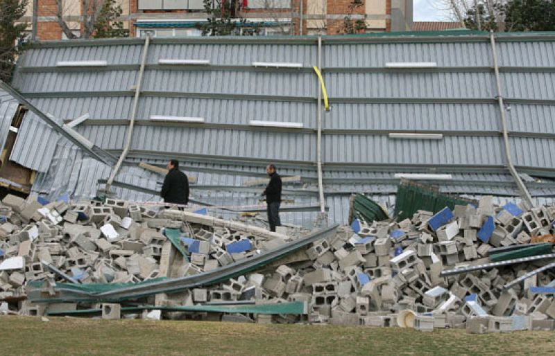 Primer día de luto oficial en Sant Boi mientras que el temporal de viento remite