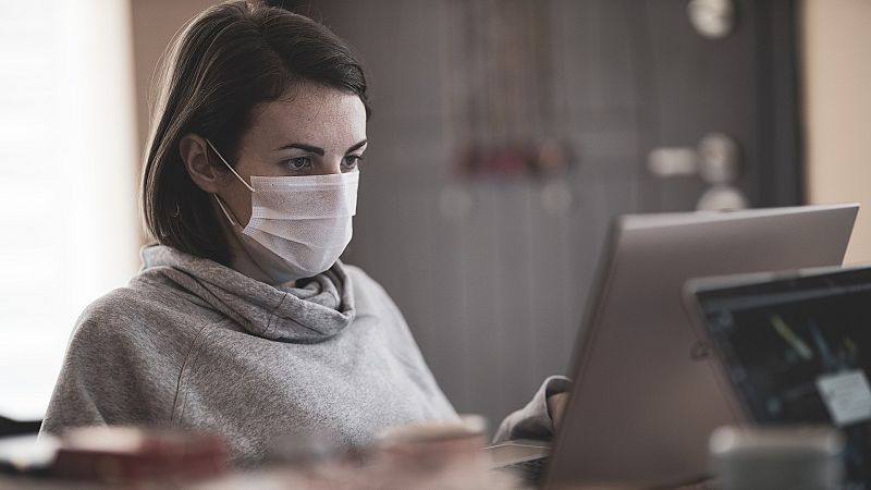 Sanidad y las comunidades estudian reducir el aislamiento de los positivos en COVID