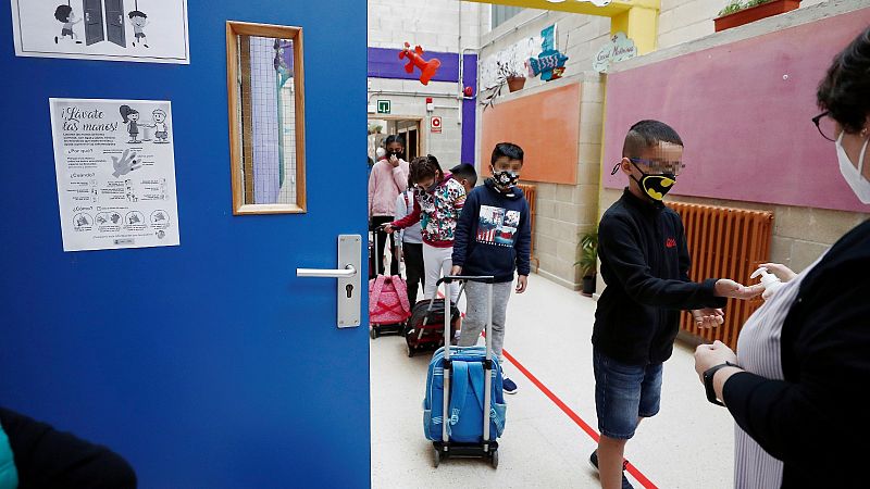 Los expertos piden no retrasar la vuelta a los colegios: "Son lo último que debe cerrarse y lo primero en abrirse"