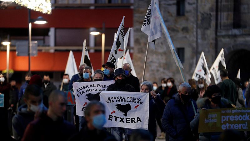 Una marcha en favor de los presos de ETA recorre Mondragón sin incidentes