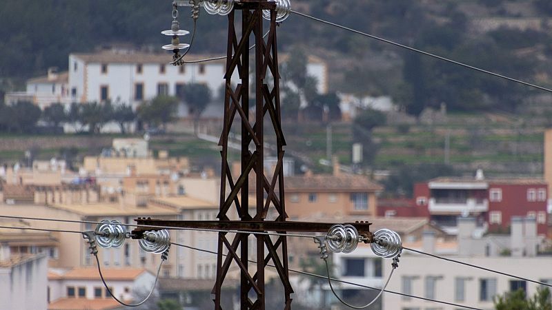 La luz vuelve a subir un 10 % y este lunes se pagará a 150,5 euros/MWh