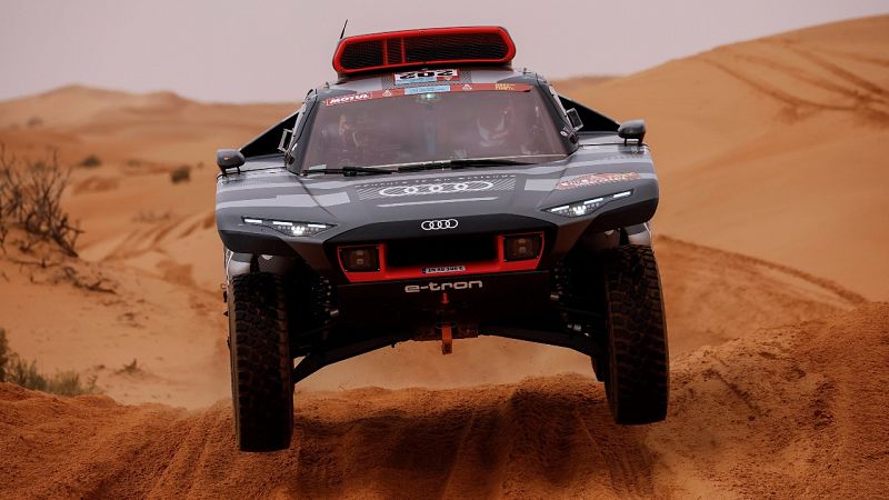 Carlos Sainz firma su primera victoria en el Dakar 2022