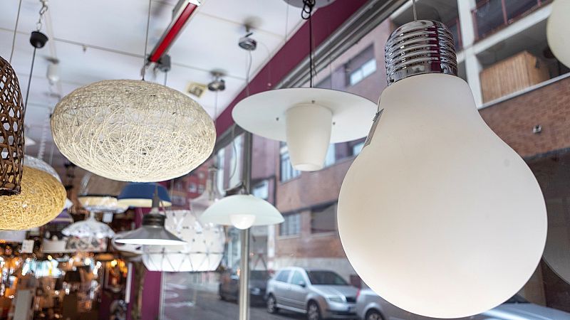 El precio de la luz sube este miércoles por cuarto día consecutivo y alcanza los 180,20 euros/MWh