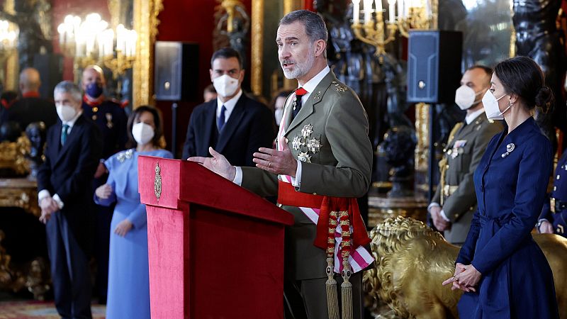 El rey destaca la "entrega" del Ejército ante emergencias como la pandemia o La Palma y honra a las víctimas de ETA