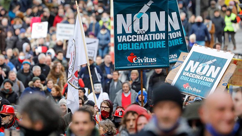 Miles de personas protestan en Bruselas contra las restricciones y la vacunación obligatoria