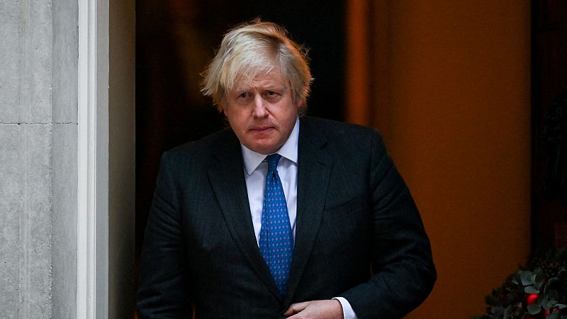 Boris Johnson participó en otra fiesta con más de 100 invitados en pleno confinamiento