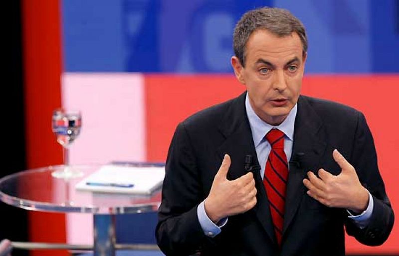 Zapatero pide ayuda para salir de la crisis: "El Gobierno no puede hacerlo solo"