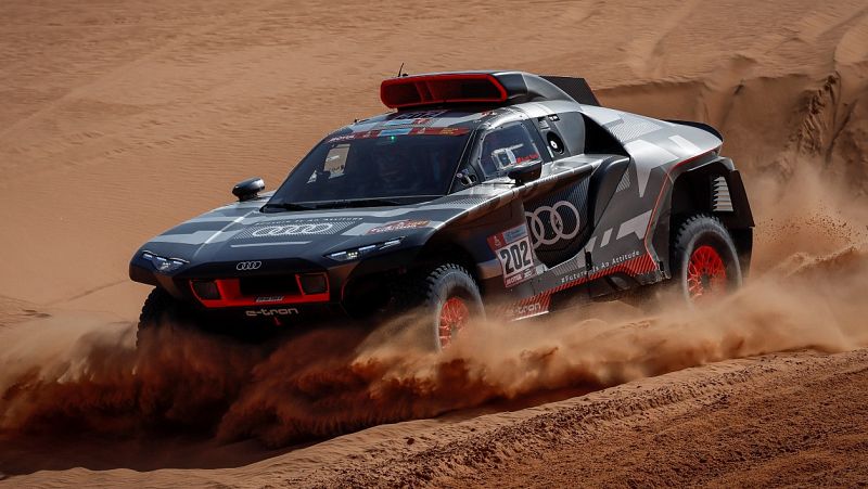 Sainz logra su segunda victoria de etapa y Al-Attiyah apuntala su cuarto Rally Dakar