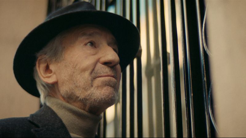 José Sacristán protagoniza el spot de los Premios Goya: "Venía a hablarle del cine español, ¿me abre?"