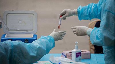 El preu dels antígens i tercera dosi per a majors de 18 anys