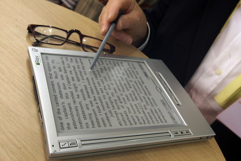 Los grandes autores se pasan al libro electrónico