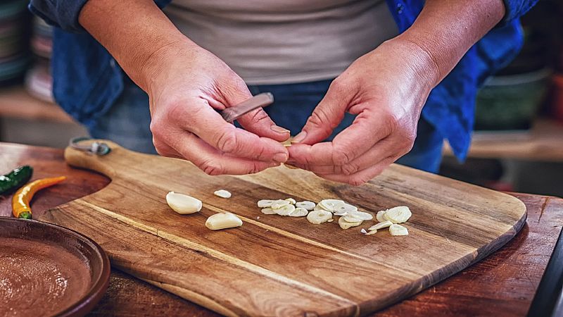 �Cu�l es la mejor manera de cortar los ajos?